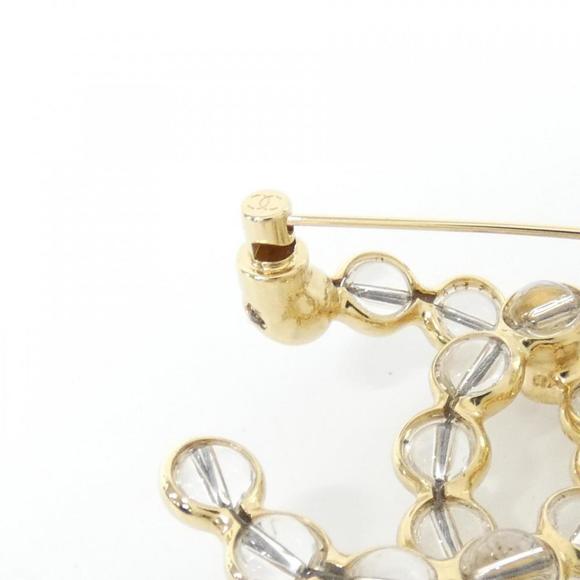 CHANEL White Brooch - Picture 3 of 3